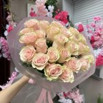Букет "25 роз эквадор в оформлении" с доставкой по Кирову - Интернет-магазин Дари цветы