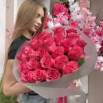 Букет "25 роз эквадор в оформлении️" с доставкой по Кирову - Интернет-магазин Дари цветы