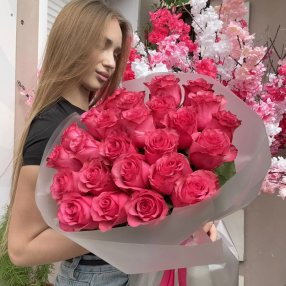 Букет "25 роз эквадор в оформлении️" с доставкой по Кирову - Интернет-магазин Дари цветы