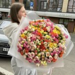 Букет "101 кустовая роза в упаковке" с доставкой по Кирову - Интернет-магазин Дари цветы